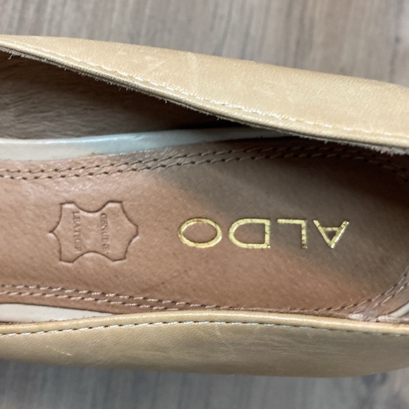 Aldo Beige Tan Leather Closed Toe Heels - US 7.5 - Picture 2 of 6